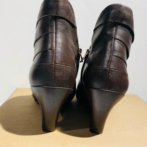 Tsubo Chocolate Brown Leather Bootie - Picture 7 of 10